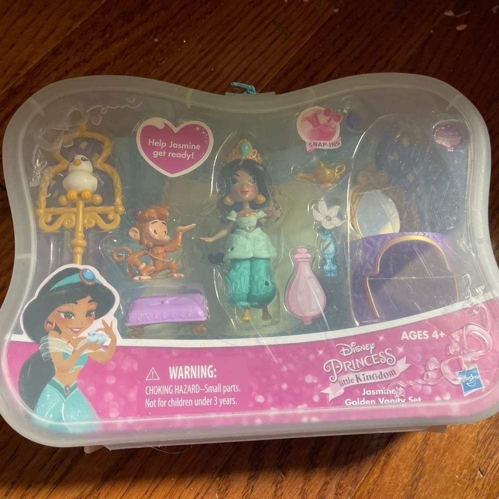 Disney Princess Little Kingdom Jasmine’s Golden Vanity Set